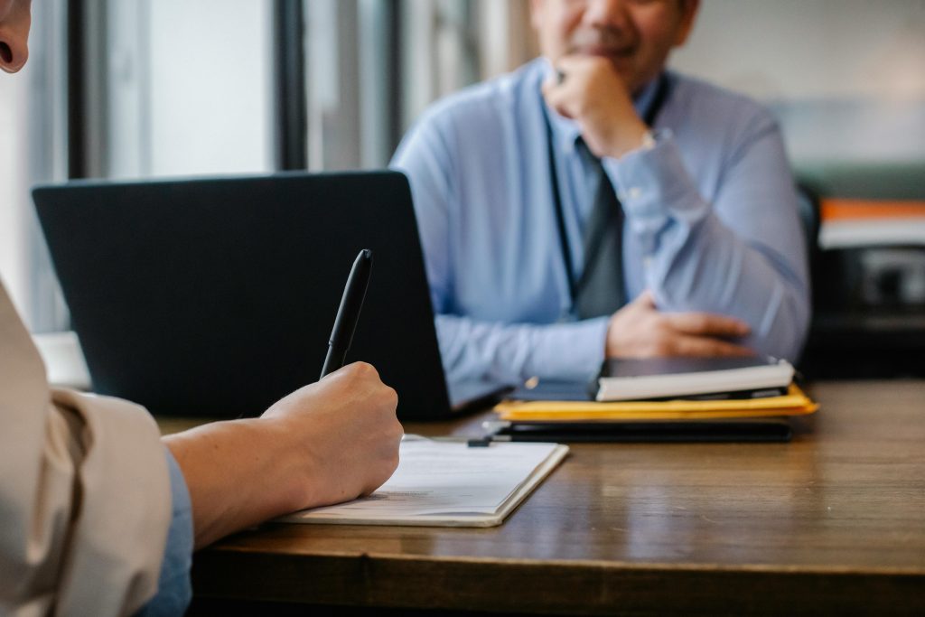 A person signing a new fixed energy contract